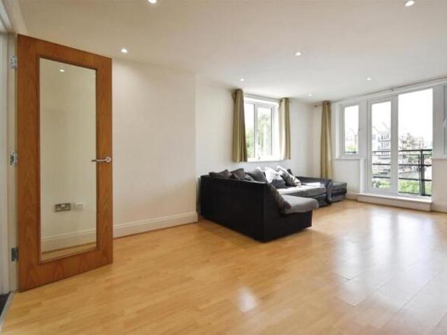 Apartment for rent in Brentford End, Greater London