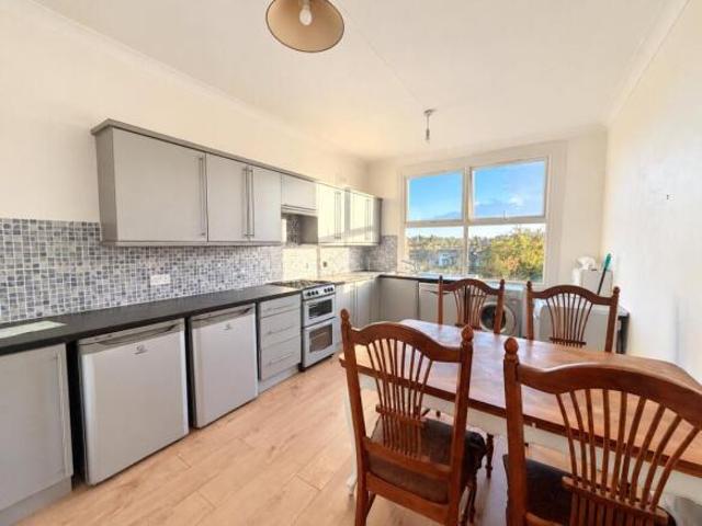 Apartment for rent in Cat Hill, England