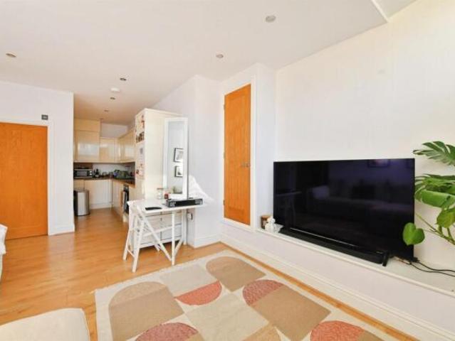 Apartment for rent in Stonehouse, Mount Wise