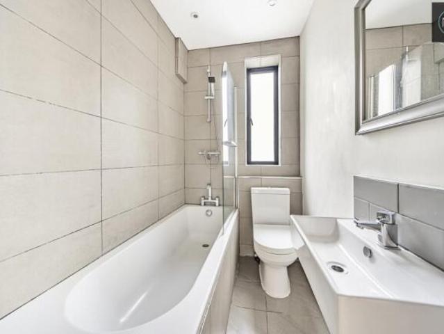Cottage for rent in London Borough of Redbridge, Greater London