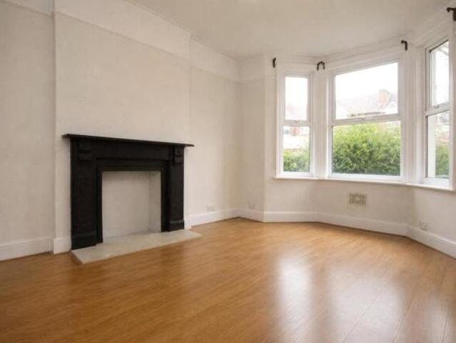 Apartment for rent in Cat Hill, England