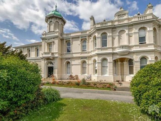 House for rent in Follaton, Strode