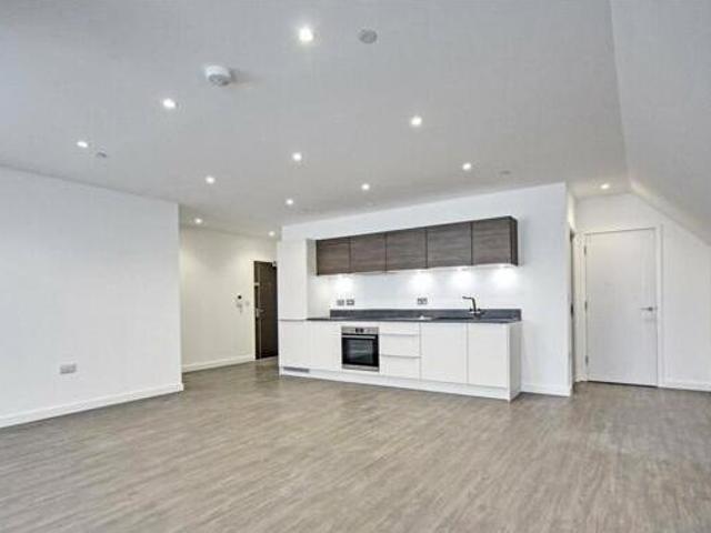 House for rent in Row Town, Surrey