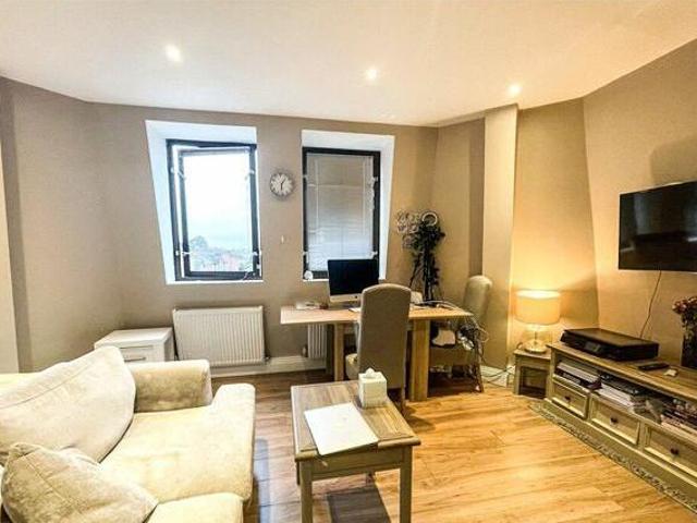 House for rent in Row Town, Surrey