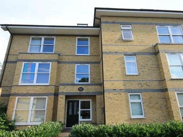 House for rent in Row Town, Surrey