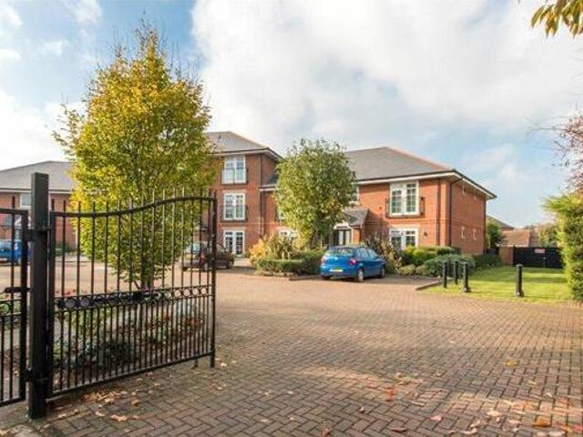 House for rent in Row Town, Surrey