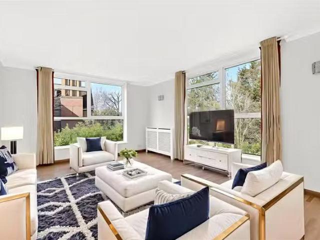 Apartment for rent in Blackhills, Surrey