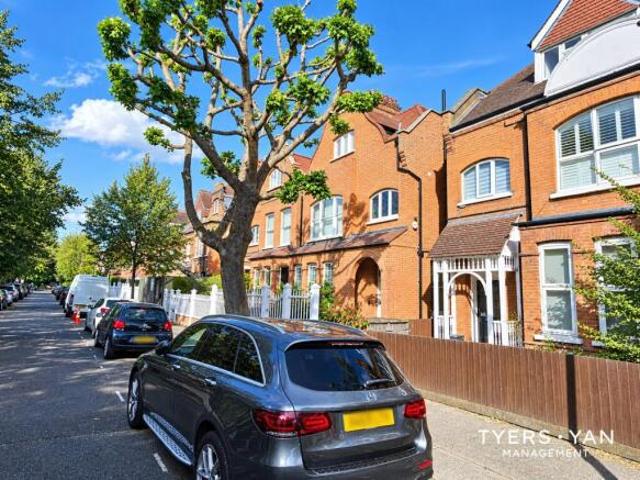 Apartment for rent in Cat Hill, England