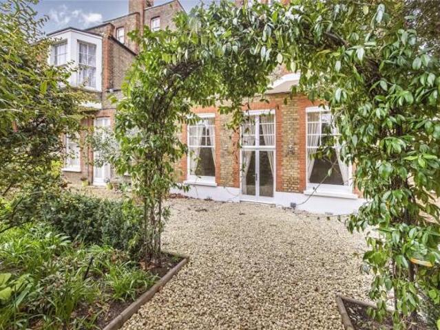 Apartment for rent in Cat Hill, England