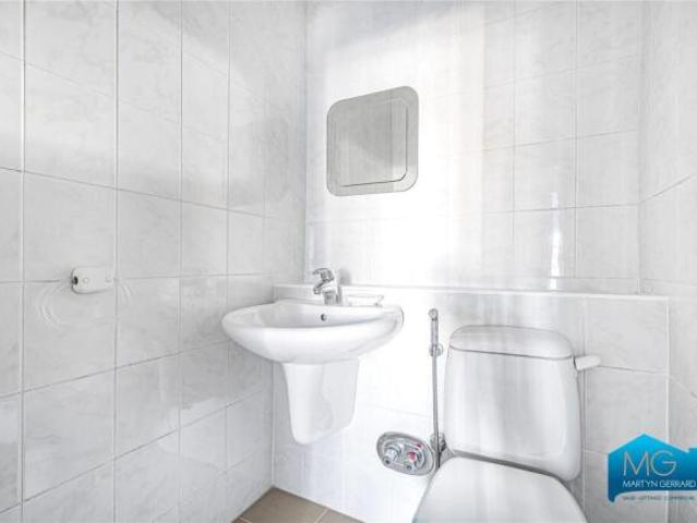 Apartment for rent in Cat Hill, England