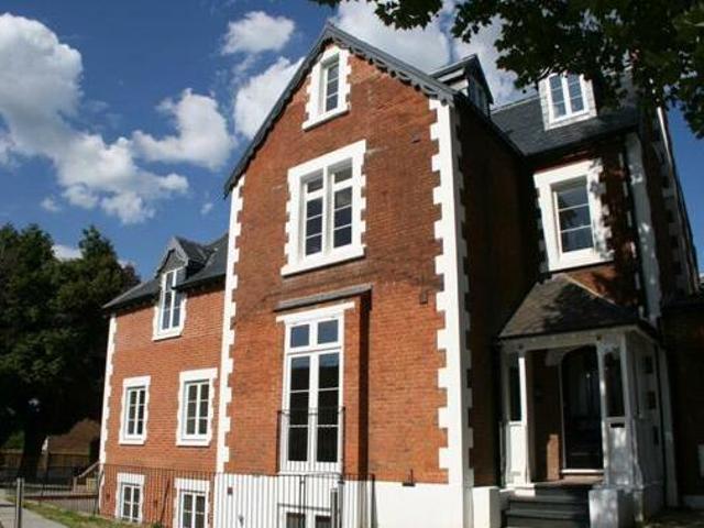 House for rent in Kingston Upon Thames, Greater London