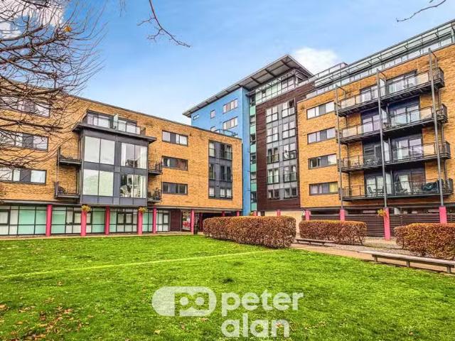 Apartment for rent in Pinders Heath, West Yorkshire