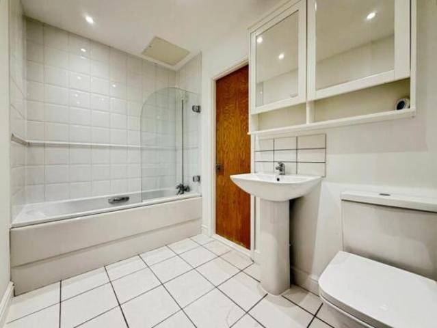 Apartment for rent in Brentford End, Greater London