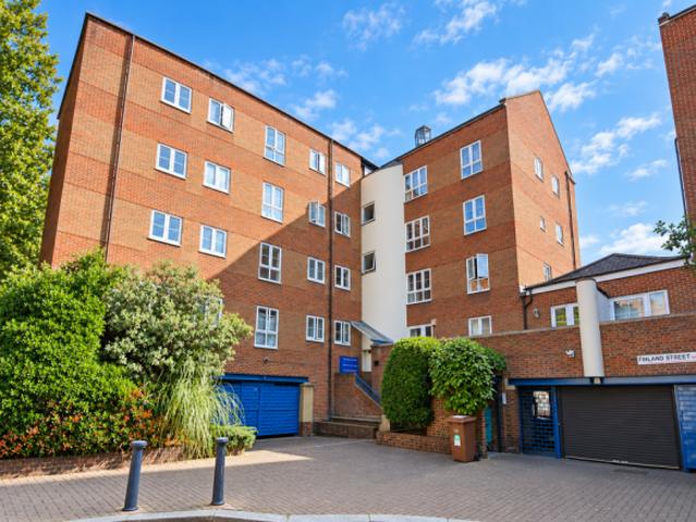 Apartment for rent in Cat Hill, England