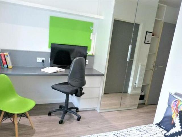 House for rent in Follaton, Strode