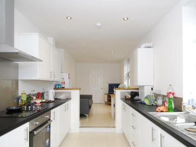 House for rent in Follaton, Strode