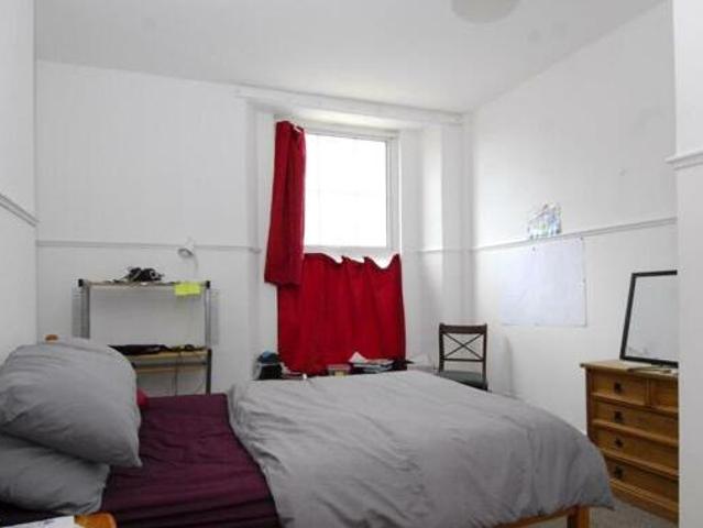 House for rent in Follaton, Strode