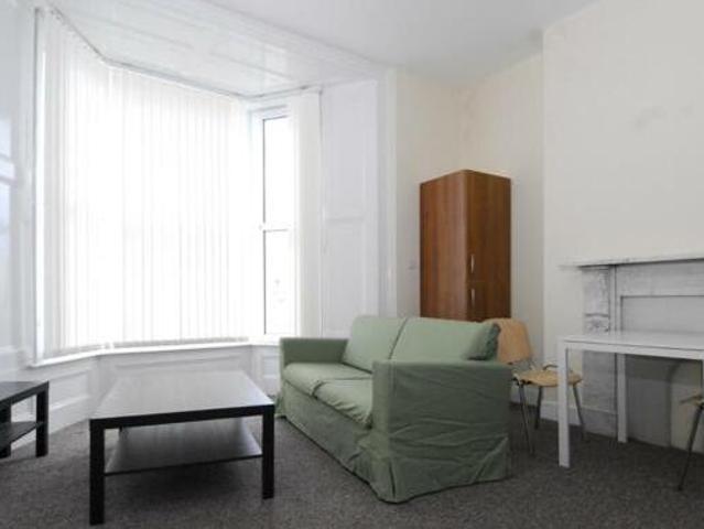 House for rent in Follaton, Strode