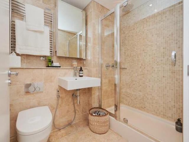 Apartment for rent in Cat Hill, England