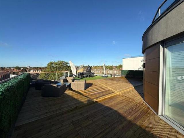 Apartment for rent in Lane, Kirklees