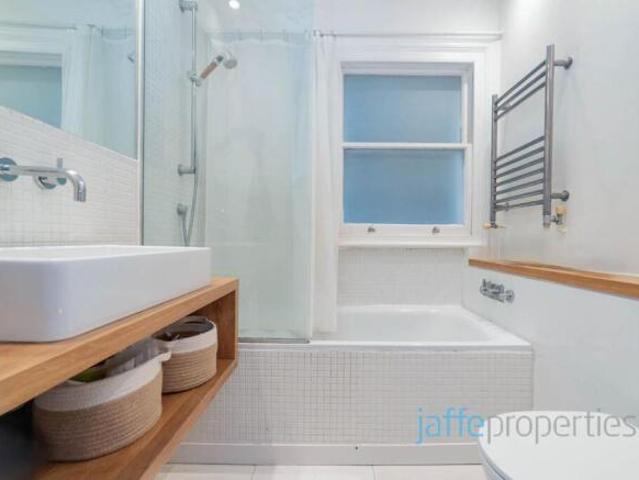 Apartment for rent in Cat Hill, England