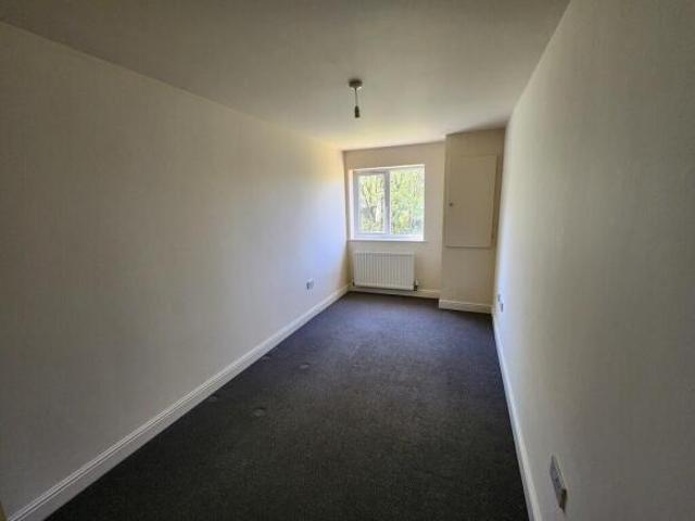 Apartment for rent in Ainley Top, West Yorkshire