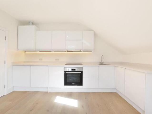 Apartment for rent in Cat Hill, England