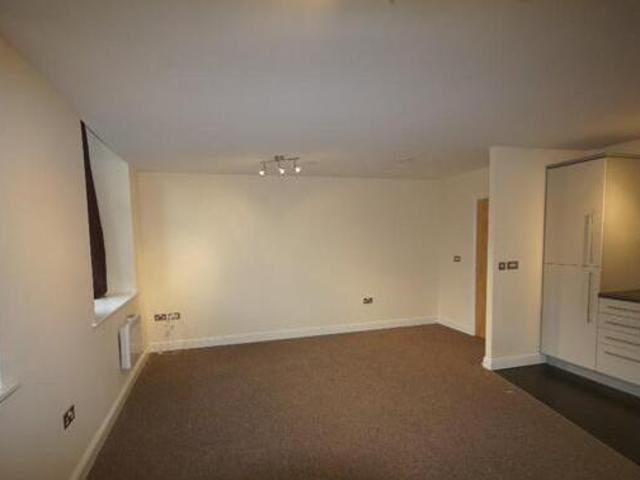 House for rent in Charlesworth, East Midlands