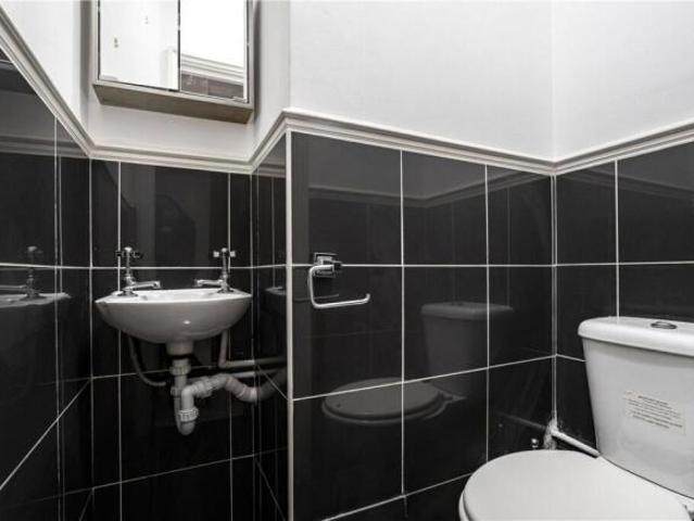 Apartment for rent in Cat Hill, England
