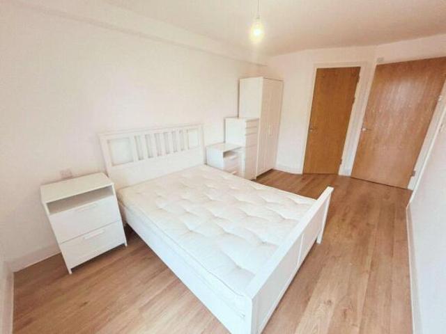 Apartment for rent in Cat Hill, England