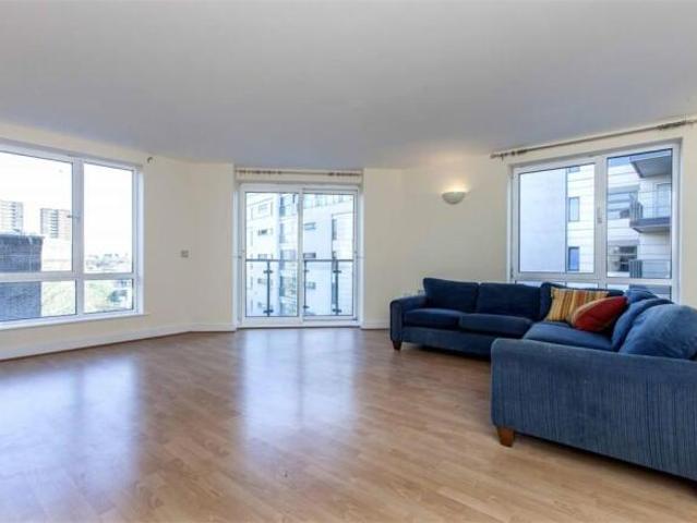 Apartment for rent in Cat Hill, England