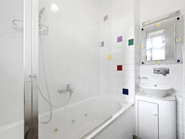 Apartment for rent in Cat Hill, England