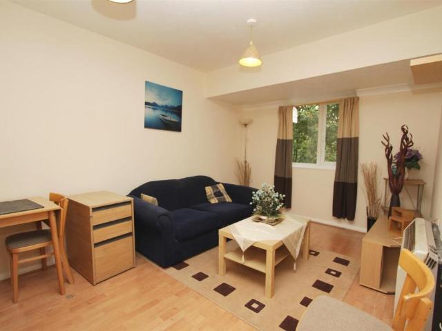 Apartment for rent in Colindale