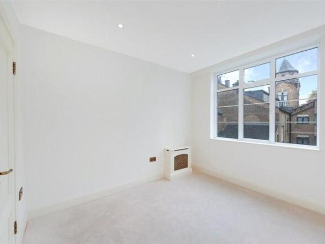 Apartment for rent in Cat Hill, England