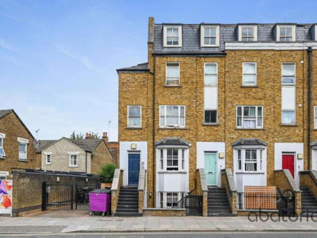 Apartment for rent in Cat Hill, England