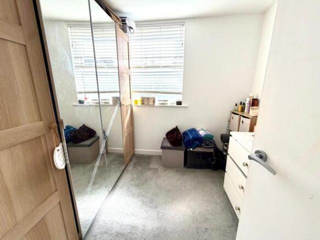 Apartment for rent in Halfway Street, Greater London