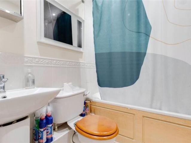 Apartment for rent in Cat Hill, England