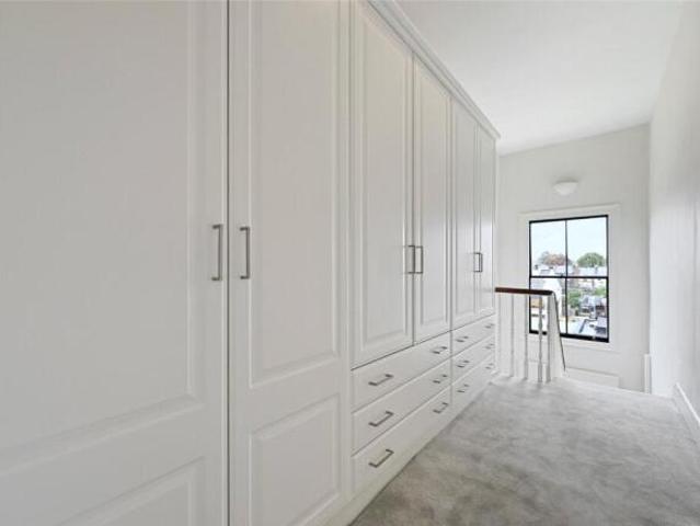 Apartment for rent in Cat Hill, England