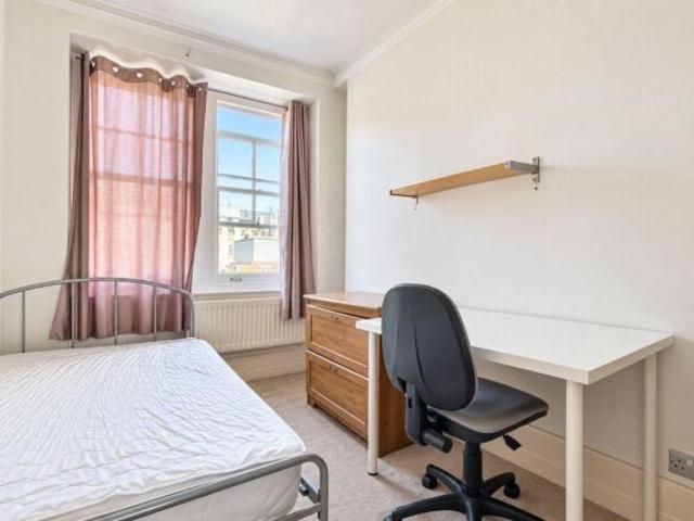 Apartment for rent in Cat Hill, England