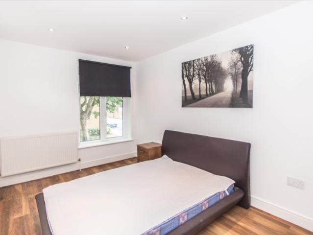 Apartment for rent in Cat Hill, England