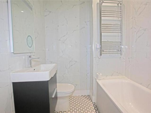 Apartment for rent in Cat Hill, England