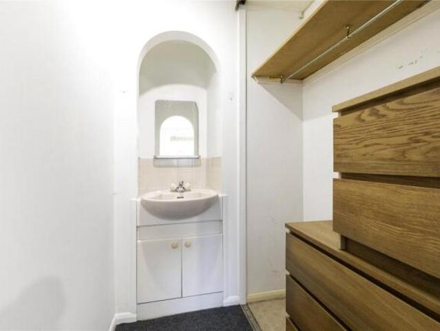 Apartment for rent in Cat Hill, England