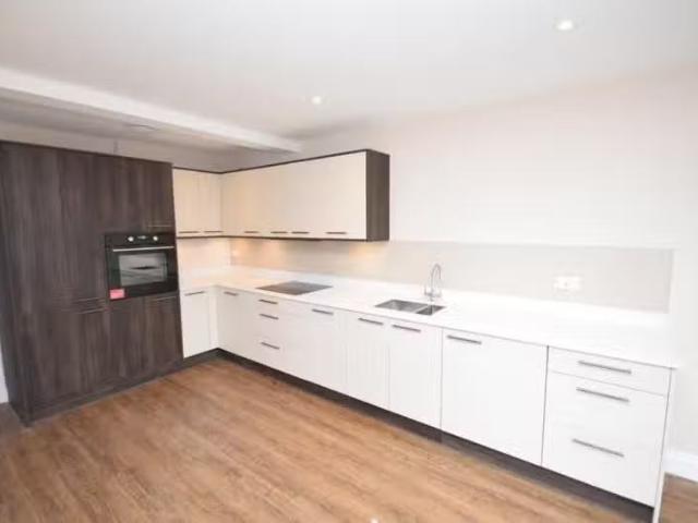 Apartment for rent in Fole, Surrey