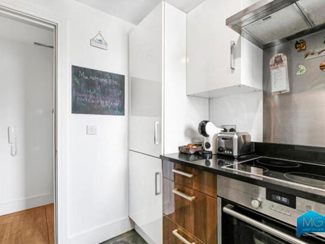 Apartment for rent in East Finchley, Isle Of Man