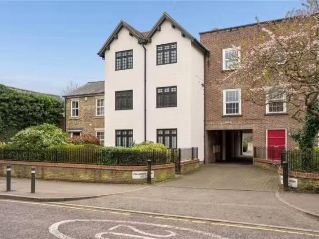 Apartment for rent in Ashlyns Estate, Pouchen End