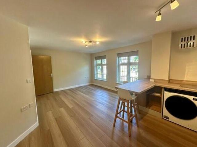 Apartment for rent in Sleepers' Hill, Hampshire