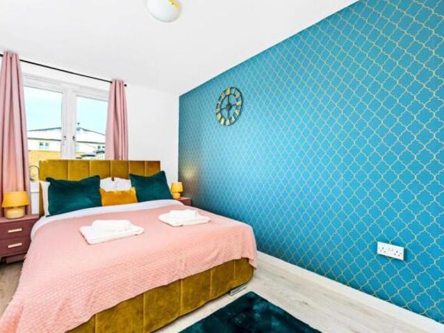 Apartment for rent in Cat Hill, England