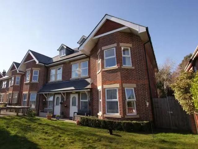 Apartment for rent in Blackwall, Broadstone