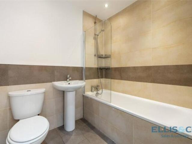Apartment for rent in Cat Hill, England