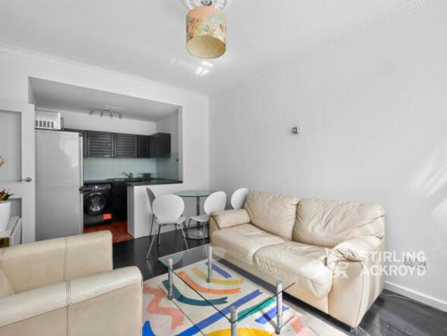 Apartment for rent in Cat Hill, England